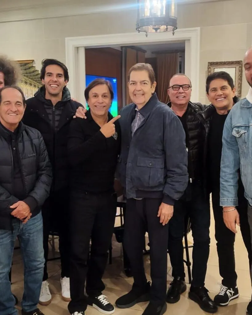 Faustão celebra um ano após transplante de coração com festa e reunião de amigos