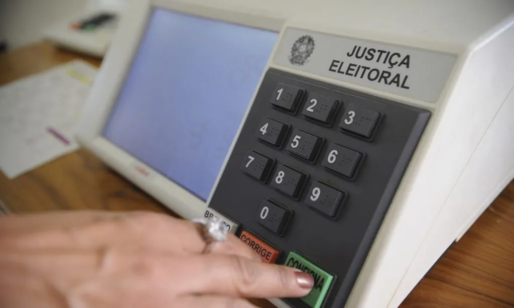 Quatro cidades elegeram novos prefeitos neste domingo