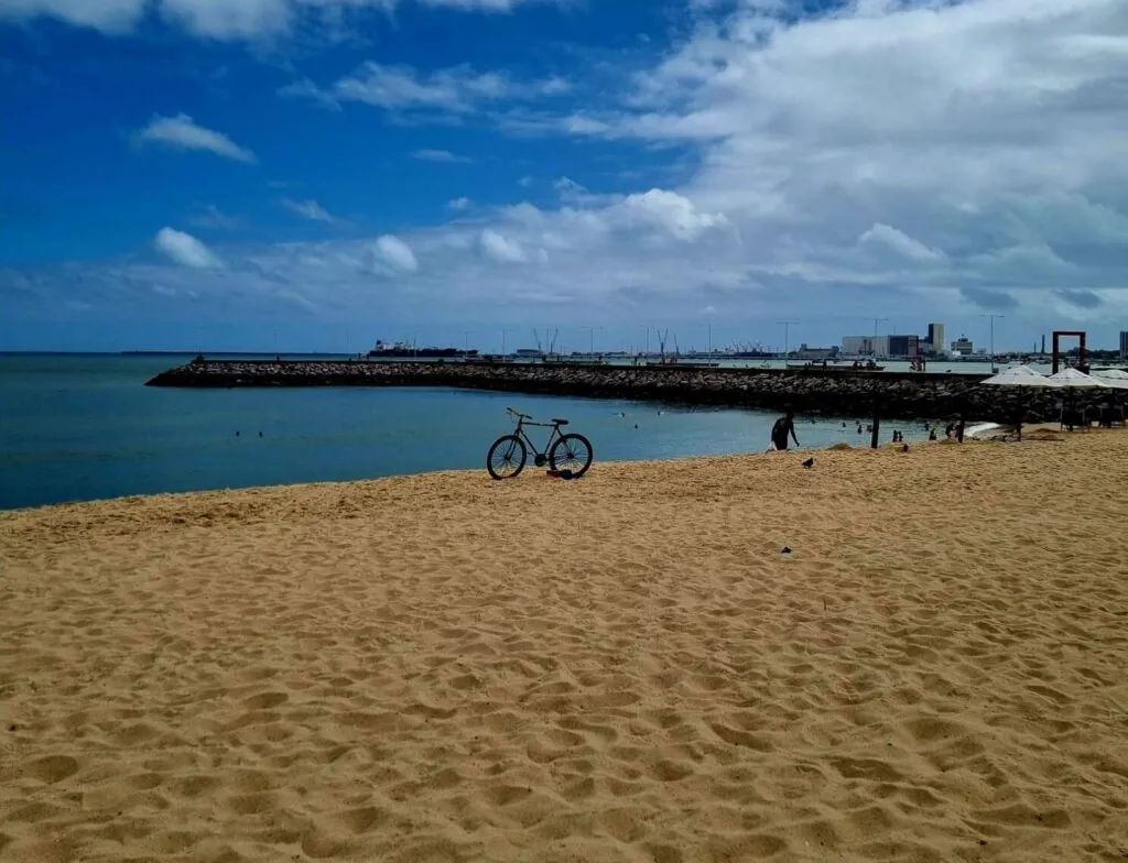 Fortaleza tem 23 praias próprias para banho neste fim de semana, aponta Semace