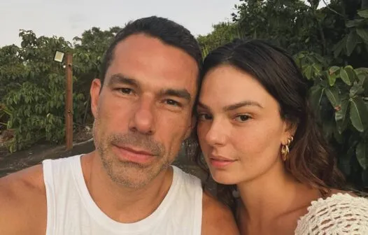 Isis Valverde e Marcus Buaiz se casam no civil