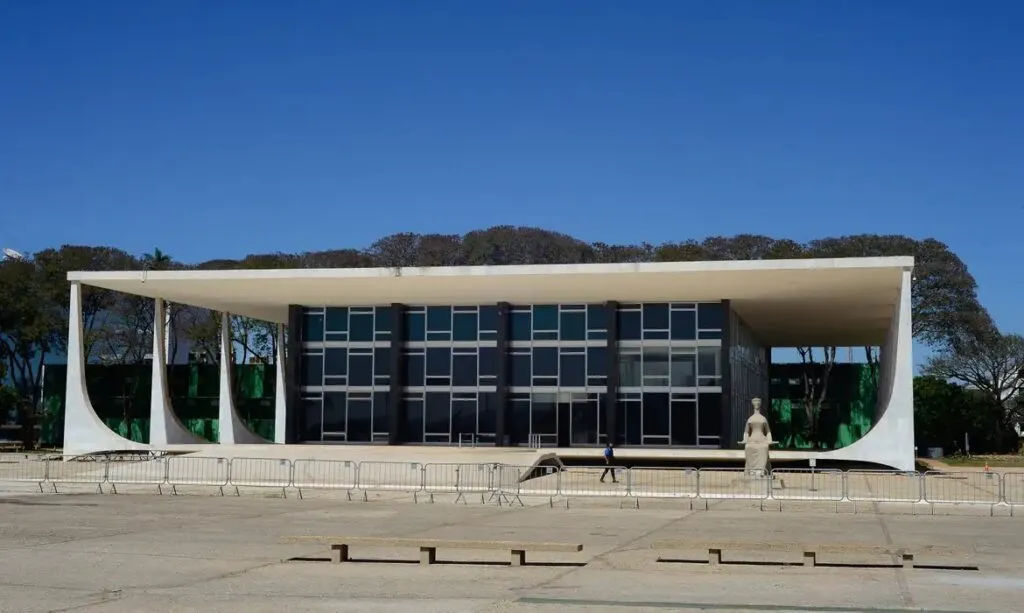 STF forma maioria para validar trabalho intermitente no Brasil; saiba como funciona