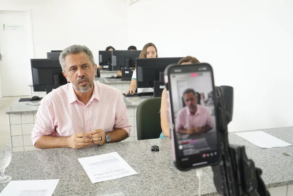 Elmano anuncia concurso com 40 vagas para técnicos da Procuradoria Geral do Estado