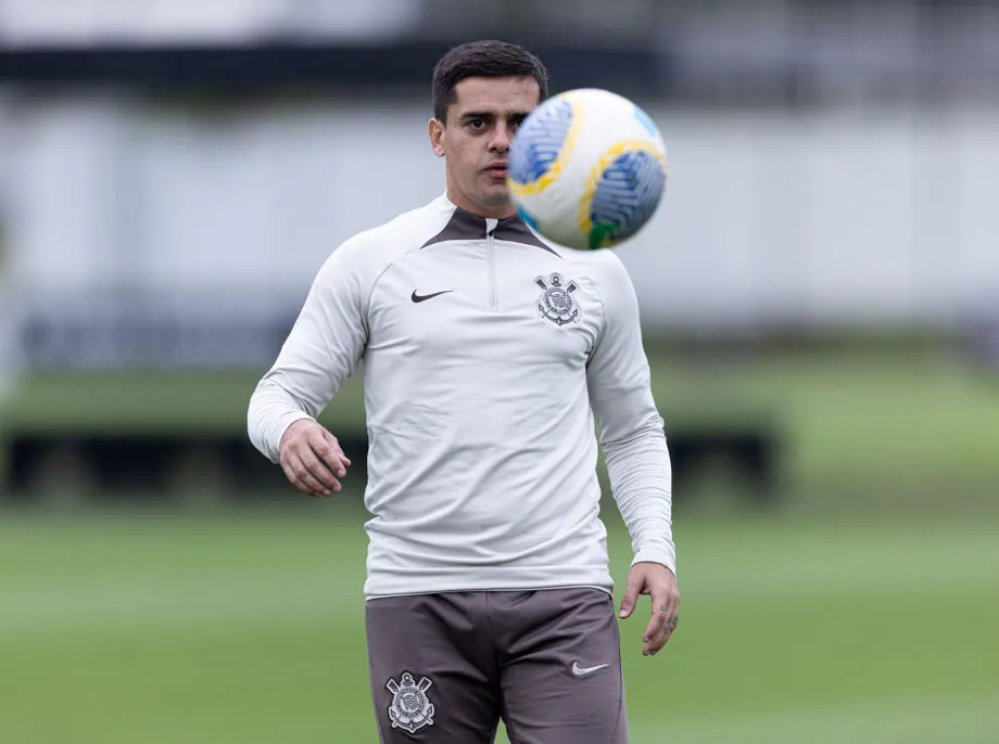 Fagner negocia com o Cruzeiro e deve deixar o Corinthians após 10 anos