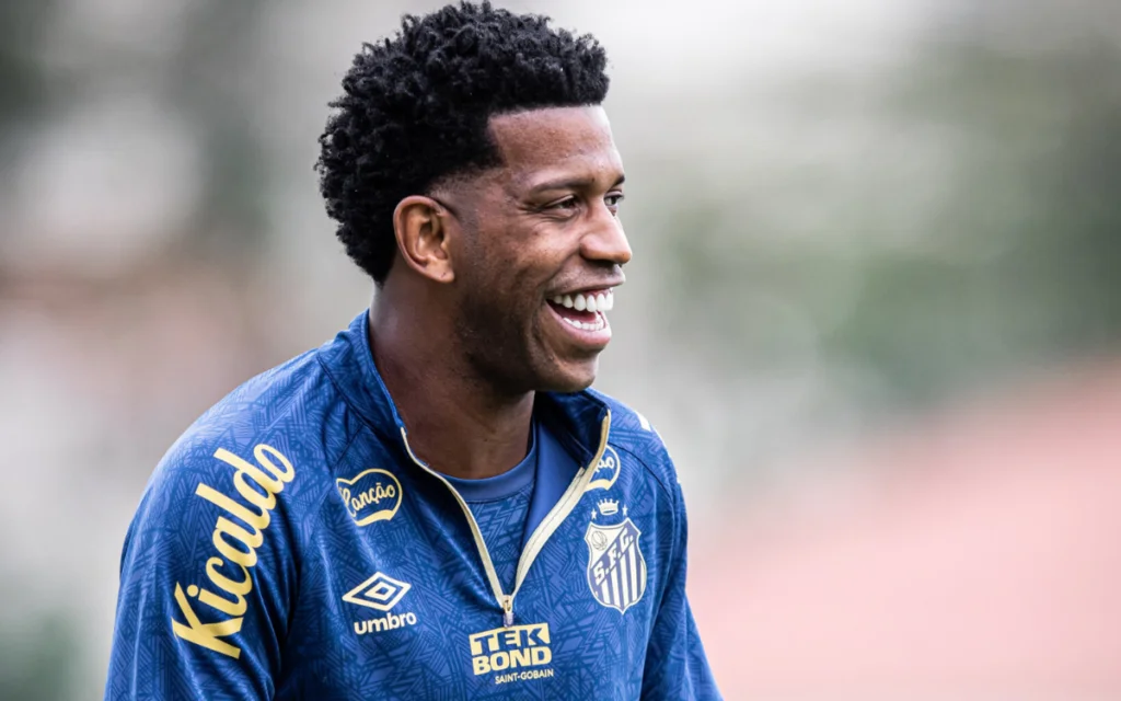 Gil desiste da aposentadoria e renova vínculo com o Santos por mais uma temporada