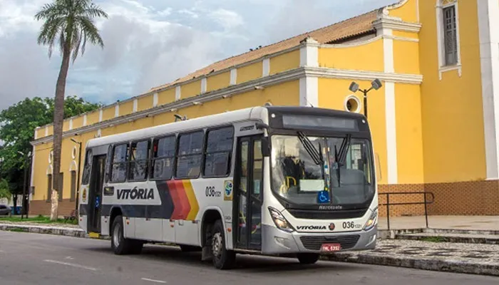 Após denúncia de dívida milionária, Prefeitura de Caucaia e empresa assinam acordo para garantir ônibus de graça até o fim do ano