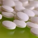 Pfizer interrompe produção de remédio para obesidade ao detectar possíveis danos ao fígado