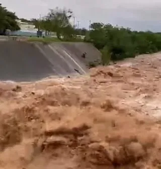 Fortes chuvas causam alagamentos e transbordamento de canal no Crato