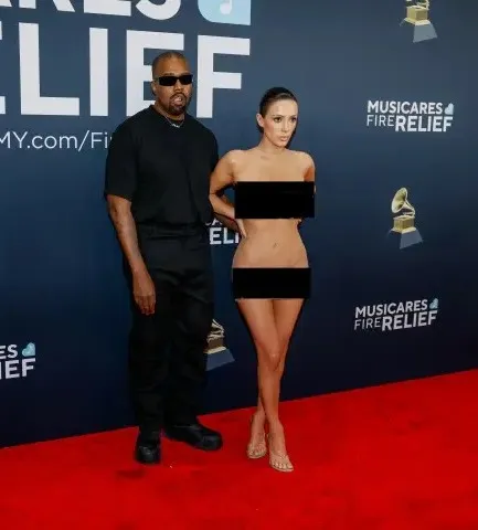 Bianca Censori quem é a esposa de Kanye West que apareceu nua no Grammy