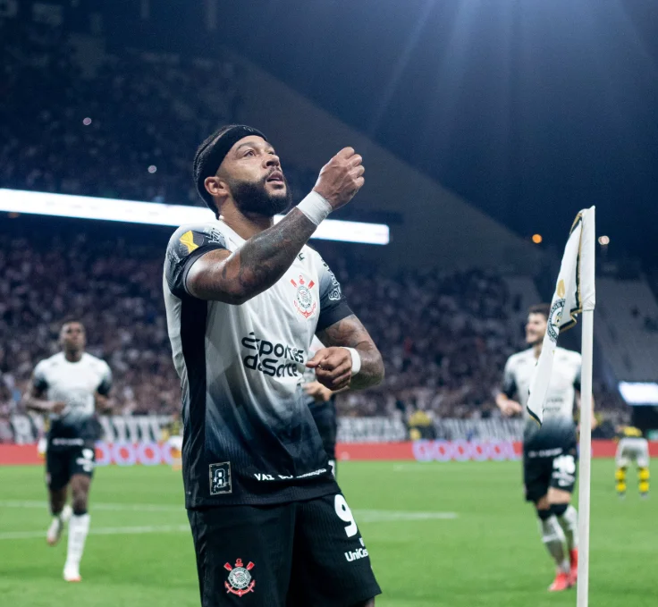 Memphis Depay deve estrear com a camisa 10 do Corinthians; saiba quando