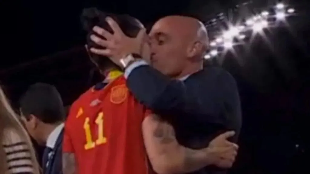Em julgamento, Rubiales volta a afirmar que beijo em Hermoso foi consentido