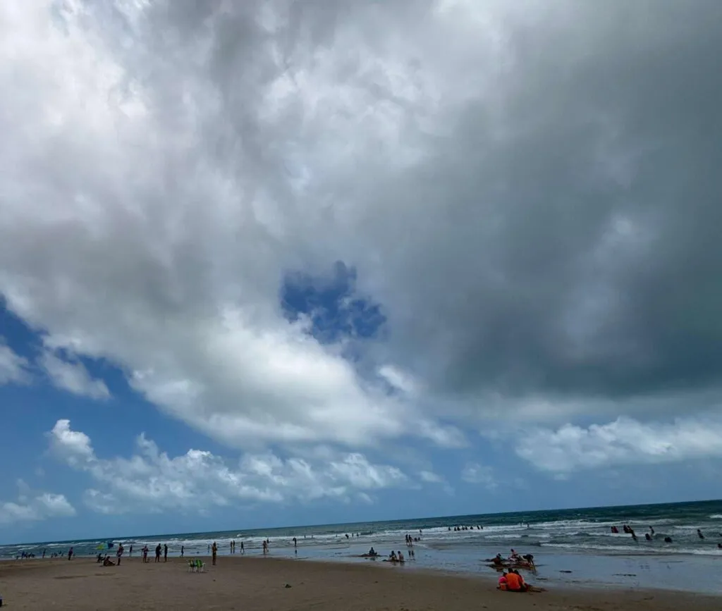 Ceará segue com condições favoráveis para chuvas até quarta-feira (19)
