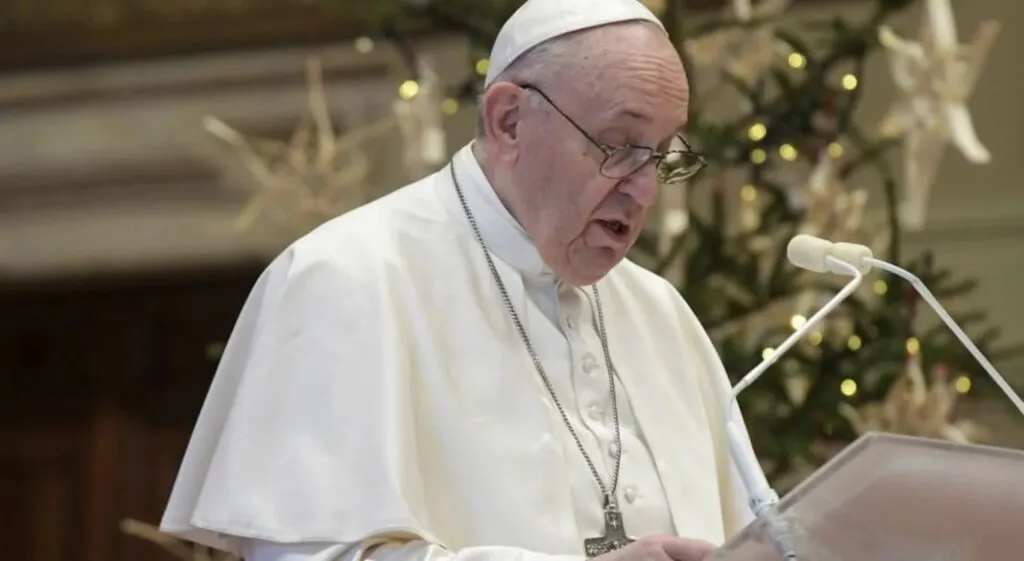 Papa tem apresentado boa resposta ao tratamento, com melhora “gradual e leve”, diz Vaticano