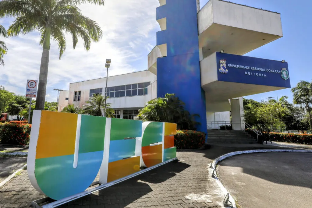 Uece e Dell abrem mil vagas gratuitas em cursos sobre Inteligência Artificial; saiba como se inscrever