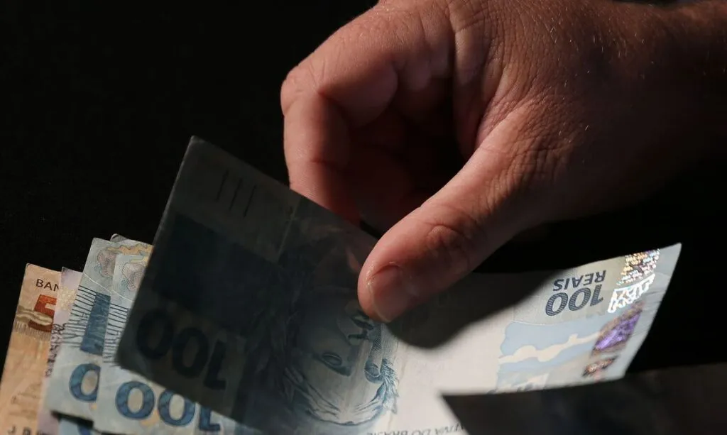 Governo projeta salário mínimo de R$ 1.627 para 2026 em texto da LDO enviado ao Congresso