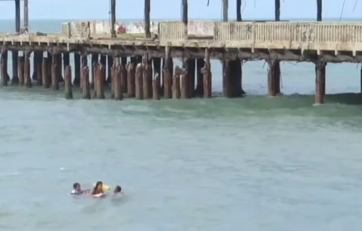 Guarda Municipal resgata adolescente arrastada pela correnteza na Praia de Iracema