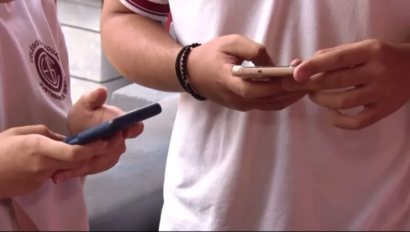 Uso excessivo de telas prejudica desenvolvimento de crianças e adolescentes; saiba as recomendações