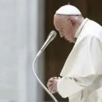 Papa Francisco simplificou o próprio funeral e será enterrado em caixão simples de madeira