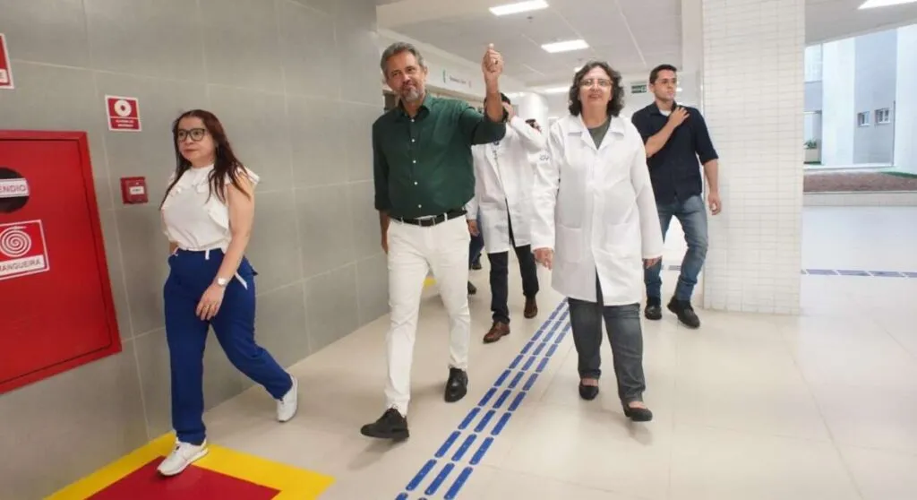 Novos leitos para cirurgias ortopédicas no HUC serão entregues ainda este mês, diz Elmano