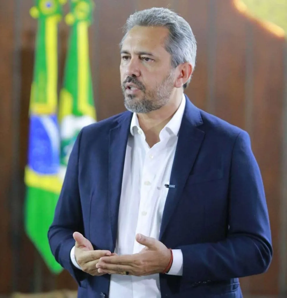 Elmano sanciona lei que cria 358 vagas para oficial investigador da Polícia Civil do Ceará