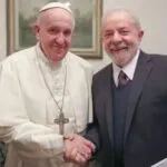 Lula viaja para participar do funeral do Papa Francisco na noite desta quinta-feira (24)