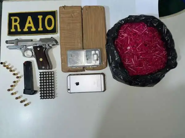 Adolescente de 14 anos é apreendido com granada, maconha e pistola em Fortaleza