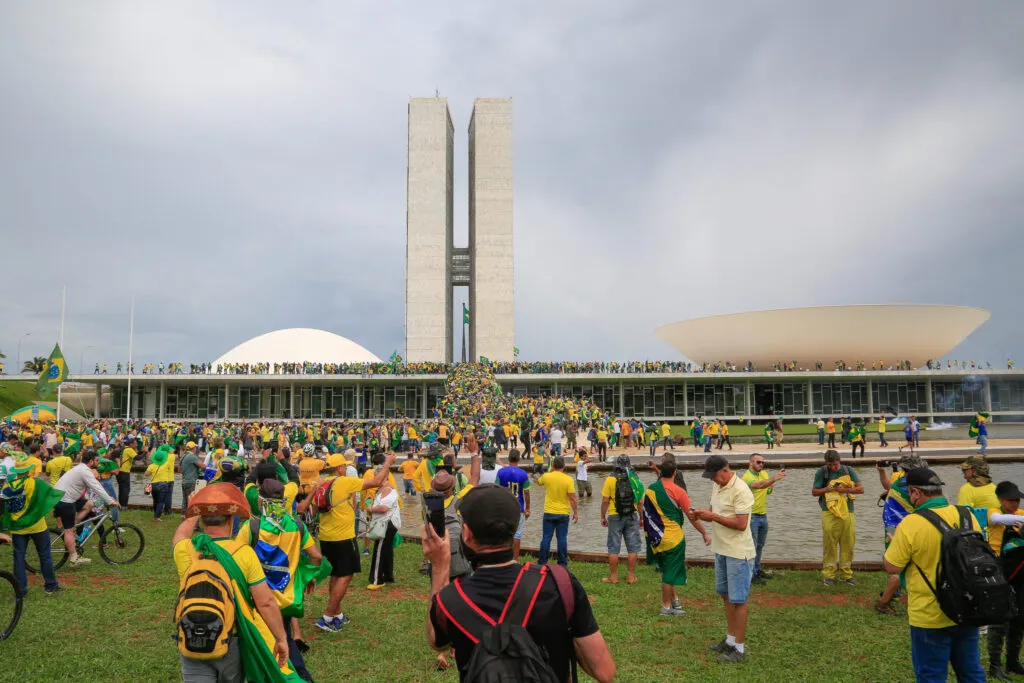 Ato pela anistia: relembre como foram ataques do 8 de janeiro de 2023
