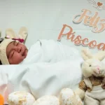 Primeira Páscoa: bebês internados em UTI ganham ensaio fotográfico com acessórios e decoração