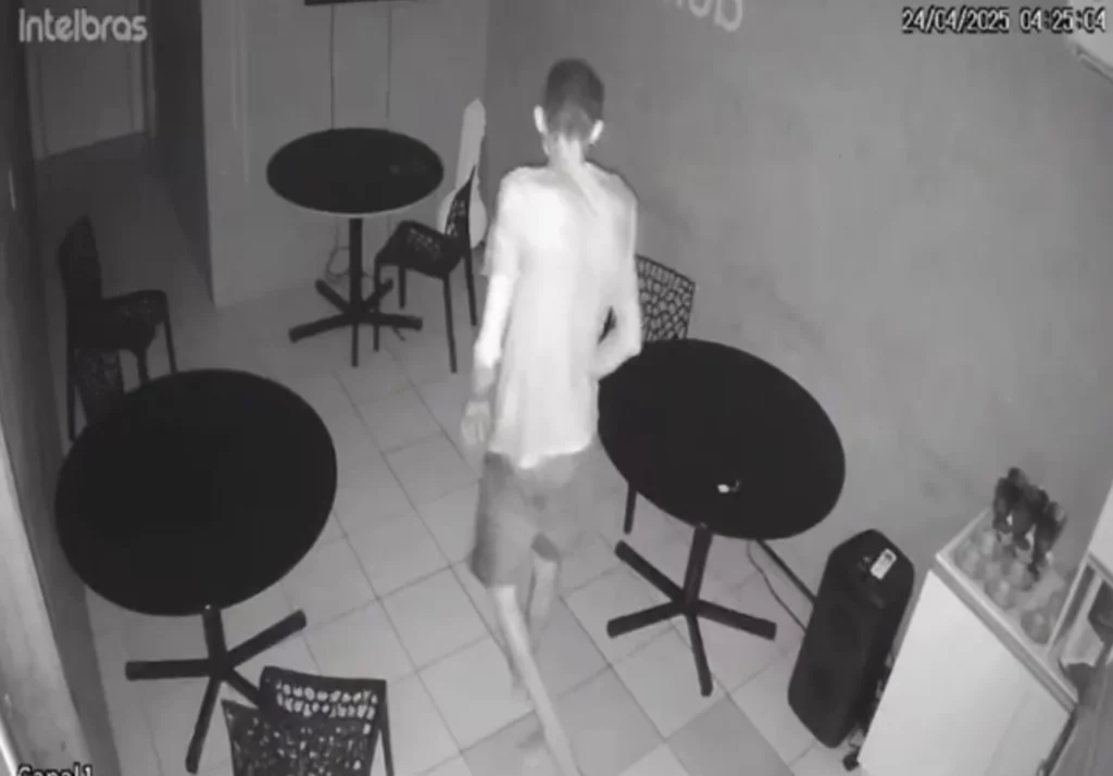 Imobiliária é arrombada durante a madrugada em Caucaia; criminoso levou equipamentos e causou prejuízo de R$ 10 mil