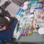 Quatro venezuelanos são presos por furto de produtos de higiene e chocolates em farmácia no Ceará