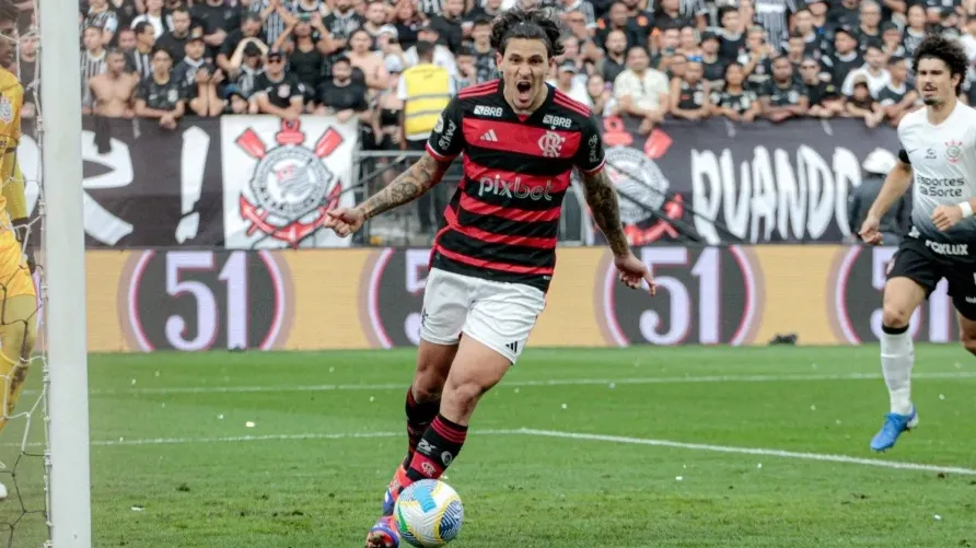 Pedro volta a ser relacionado no Flamengo após quase sete meses