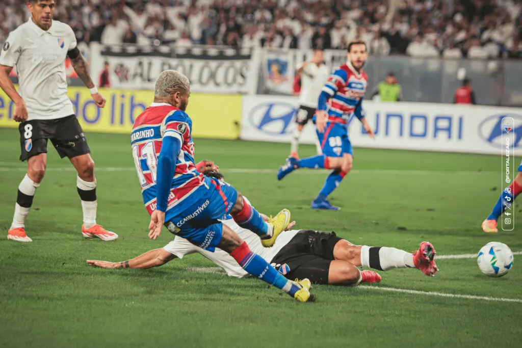 Conmebol cancela partida entre Colo-Colo e Fortaleza na Libertadores após invasão de campo