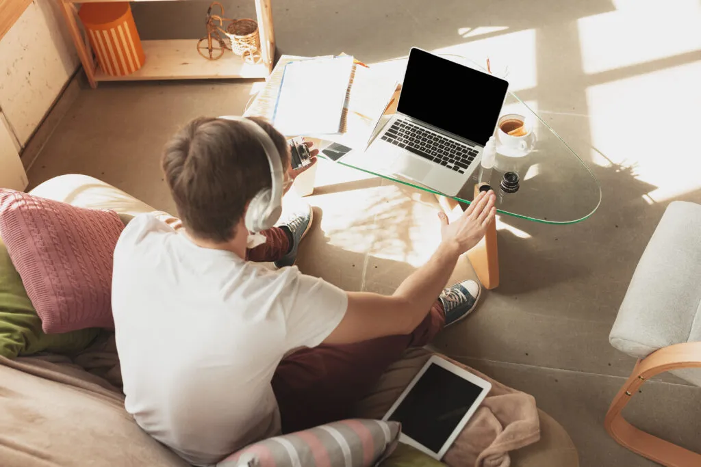 Conforto e produtividade: dicas para criar um espaço ideal para trabalhar em casa