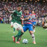 Lucero desperdiça pênalti nos acréscimos e Fortaleza perde para o Palmeiras no Castelão