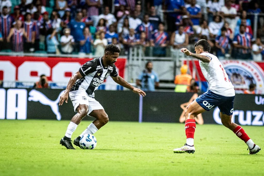 Bahia bate o Ceará com gol de pênalti nos acréscimos e deixa zona de rebaixamento