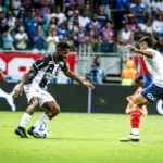 Bahia bate o Ceará com gol de pênalti nos acréscimos e deixa zona de rebaixamento