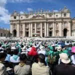 Missa ao Papa Francisco reúne milhares no Vaticano: ‘Devemos acolher o seu legado’, diz cardeal