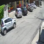 Caminhonete é furtada à luz do dia em questão de segundos em rua do bairro Farias Brito