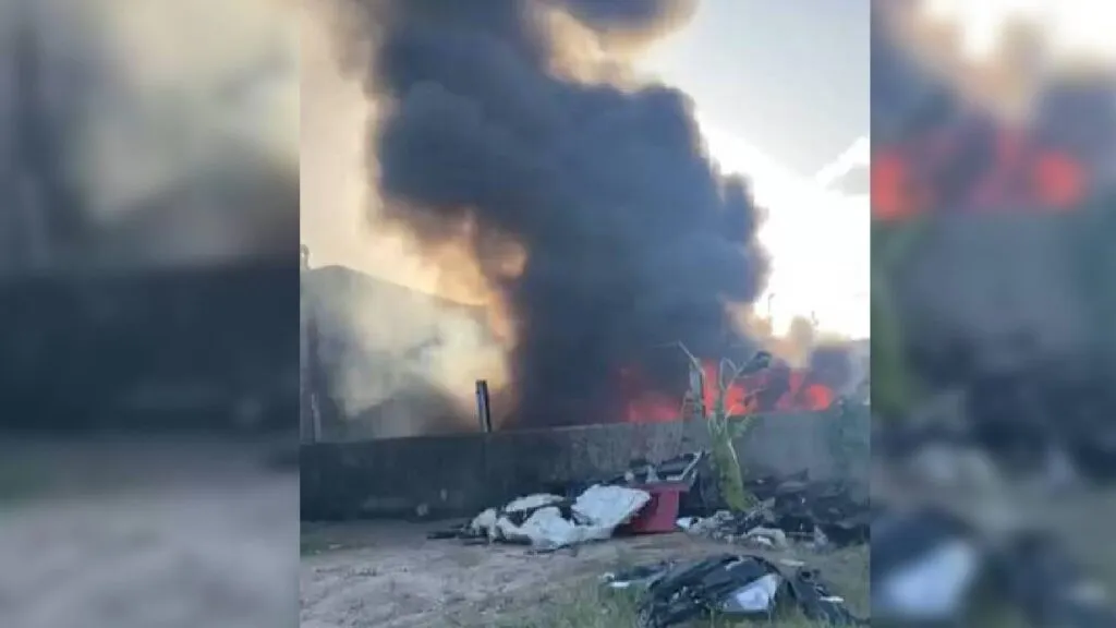 Bombeiros são acionados após menino de 7 anos incendiar lixão com isqueiro