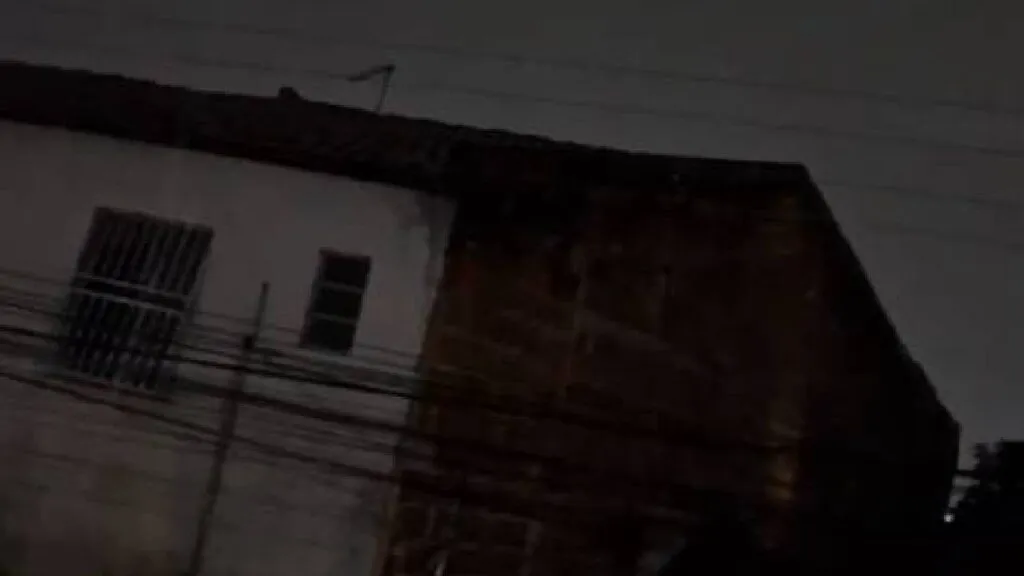 Moradores de bairros de Maracanaú relatam falta de energia após fortes chuvas