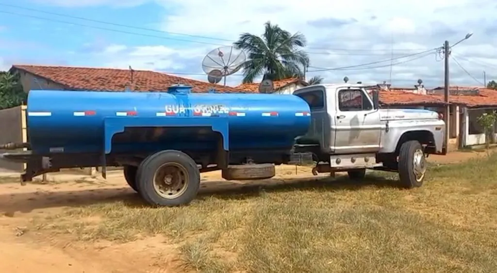 Comunidades do Ceará ainda dependem de carro-pipa para abastecimento