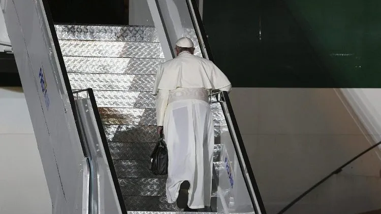 O que acontece com os bens do Papa Francisco após sua morte?