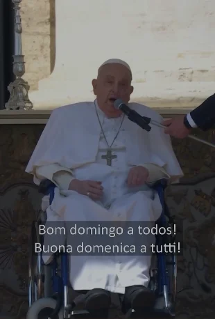 Papa Francisco faz primeira aparição pública após sair do hospital; vídeo