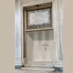 Túmulo do papa Francisco é aberto para visitação do público em Roma