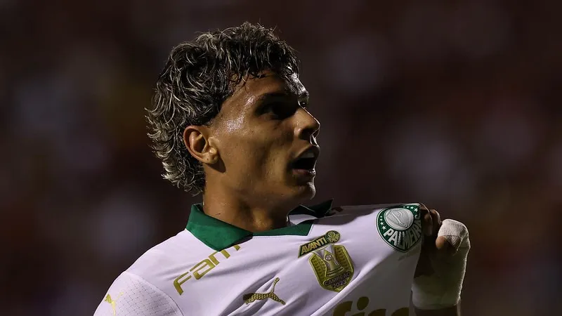 Richard Ríos se desculpa com a torcida do Palmeiras após pedir silêncio em comemoração de gol