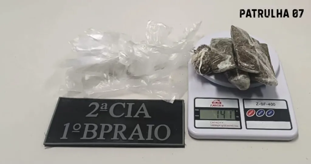 Motorista de app é alvo de ataque a tiros ao entrar em comunidade de Fortaleza; suspeito é preso com drogas