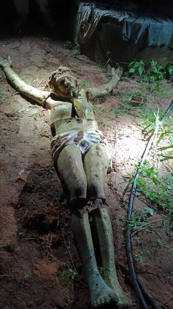 Estátua de Cristo furtada em Paraipaba é encontrada enterrada no quintal de morador