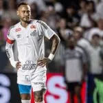 ‘Desastre’ e ‘calvário infinito’: lesão de Neymar ganha destaque na imprensa internacional