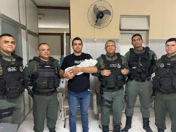Polícia Militar resgata recém-nascida abandonada com vida