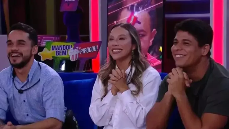 Finalistas do 'BBB 25' assistem às trajetórias no último dia antes da final