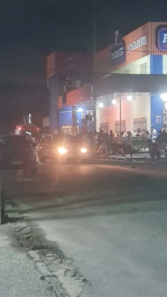 Pastor atropela homem que saía de supermercado; vítima está em estado grave com perda de massa encefálica